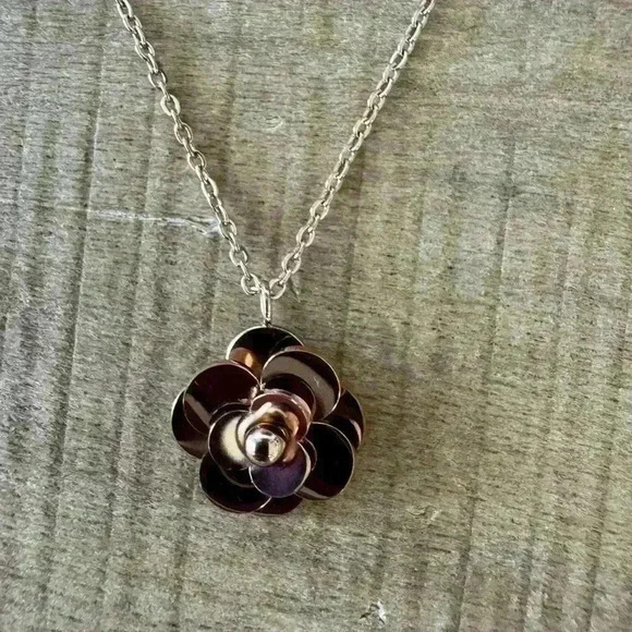 NEW Rose Gold Stainless Steel Adjustable Rose Necklace 🌹 - Picture 1 of 5